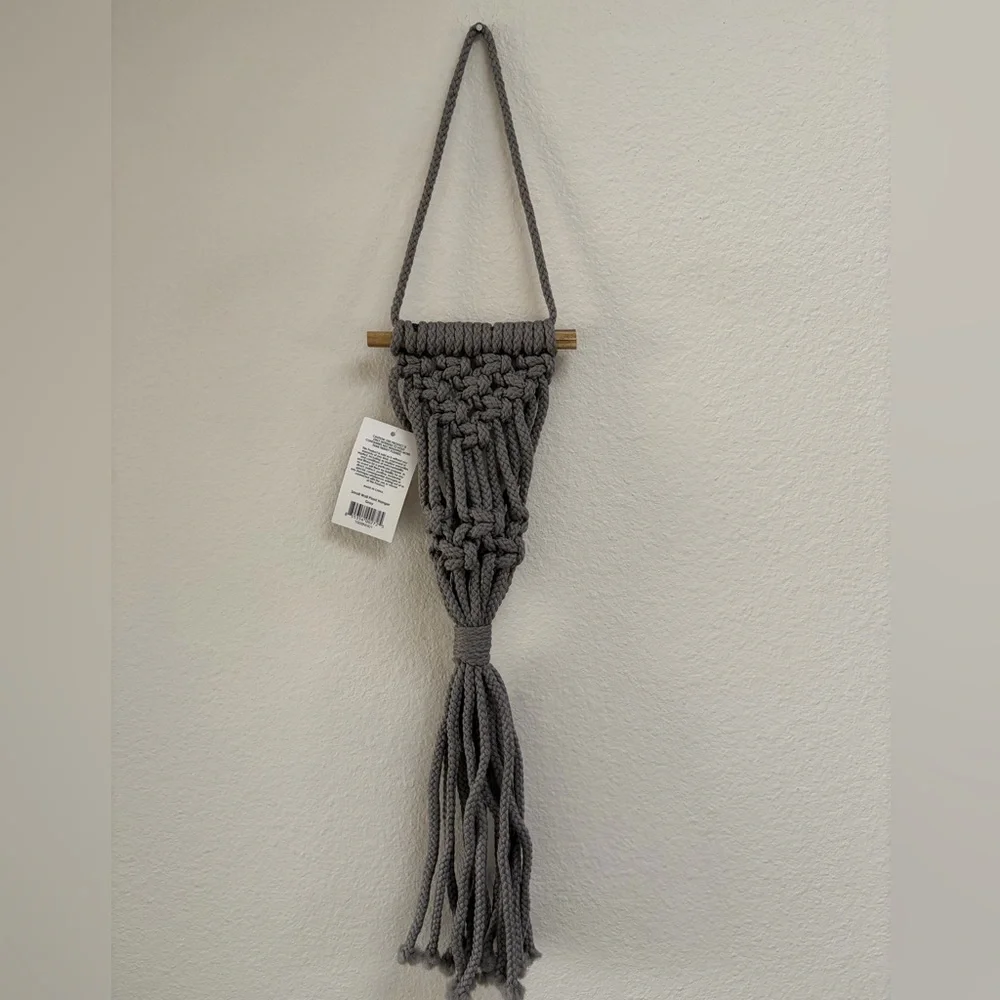 NWT Primitive Planters Gray Macrame Wall Plant Hanger With Wood Dowel, For Plant